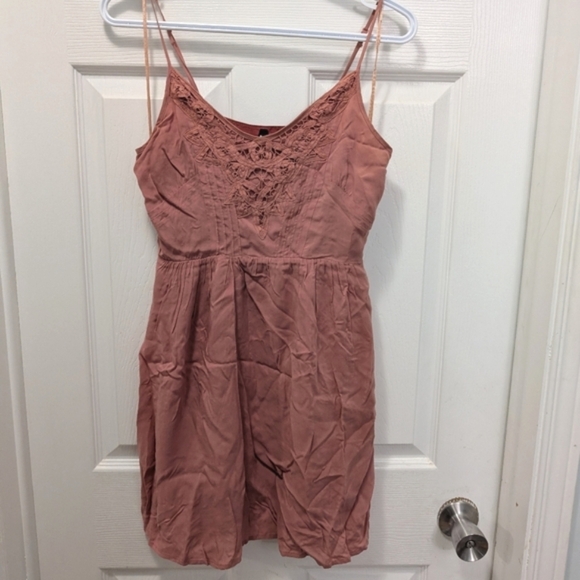 Gentle Fawn Dusty Rose / Lace Detail Dress - Picture 1 of 4